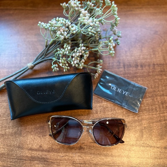 Olieye Gold Frame Sunglasses & Case - Picture 3 of 3